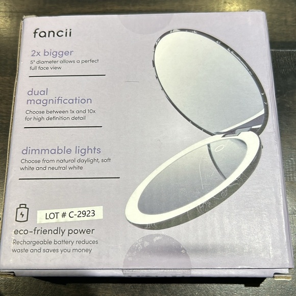 Fani compact rechargeable mirror - Picture 3 of 4